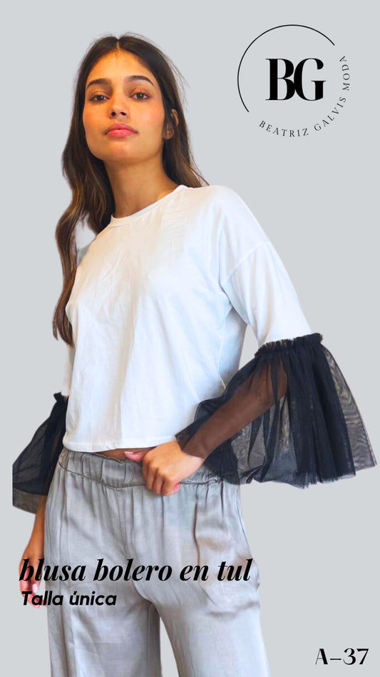 Blusa con mangas bolero en tul