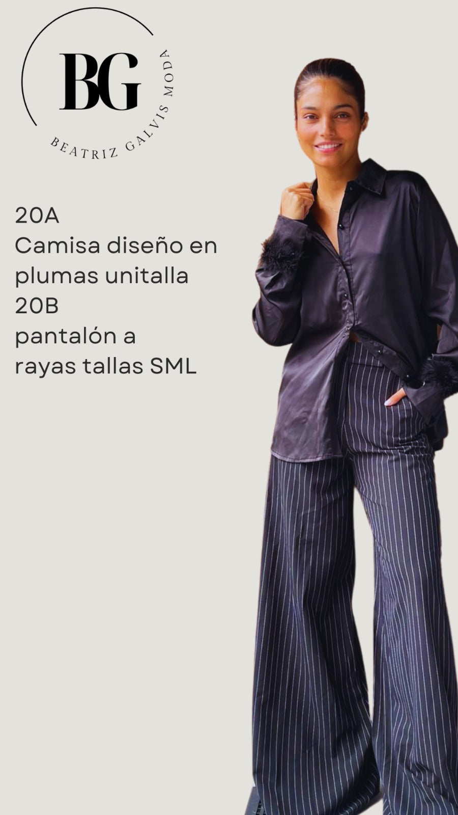 Camisa con diseño de plumas