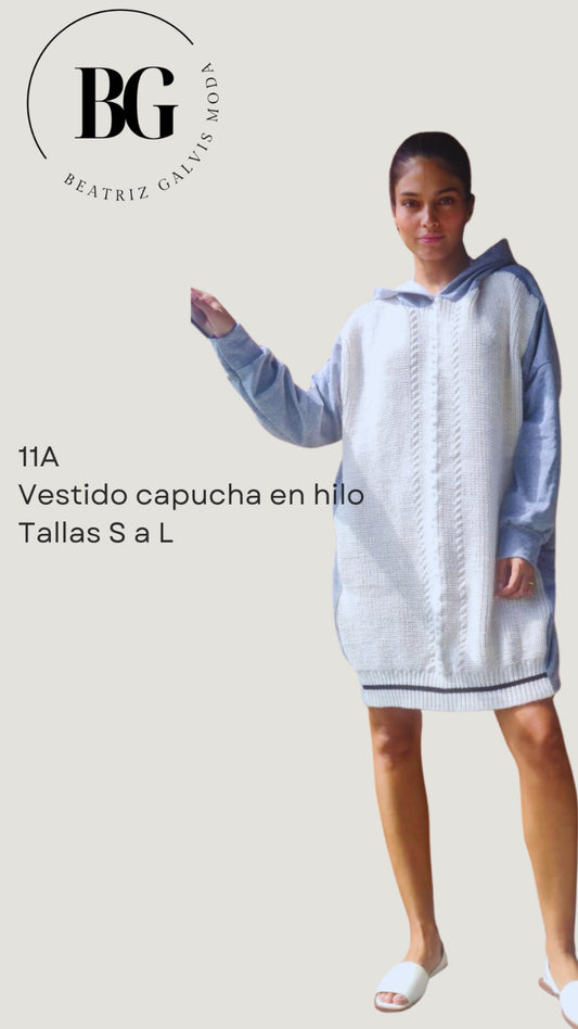 Vestido con capucha corto